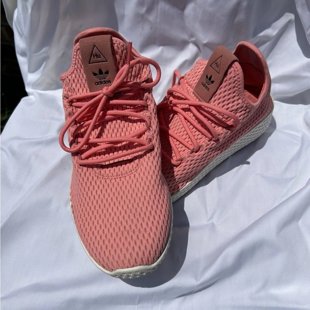 ADIDAS pharrell williams tennis hu. pink/salmon men’s 7.5 women’s 9.5